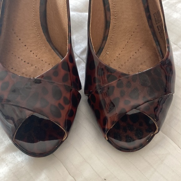 Clark’s leopard heels minimal wear - Picture 3 of 9